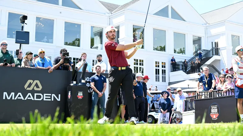 Jose Luis Ballester slaat af tijdens LIV Golf Virginia in 2026