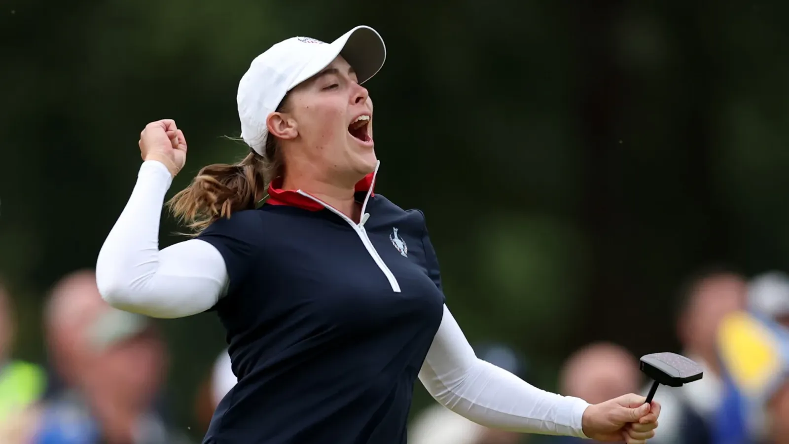 Jennifer Kupcho viert een birdie tijdens de fourballs op de Solheim Cup 2026