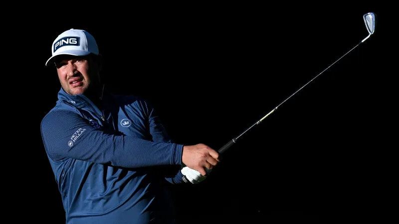 Thriston Lawrence slaat een ijzer tijdens de Omega European Masters 2026 in Crans-Montana