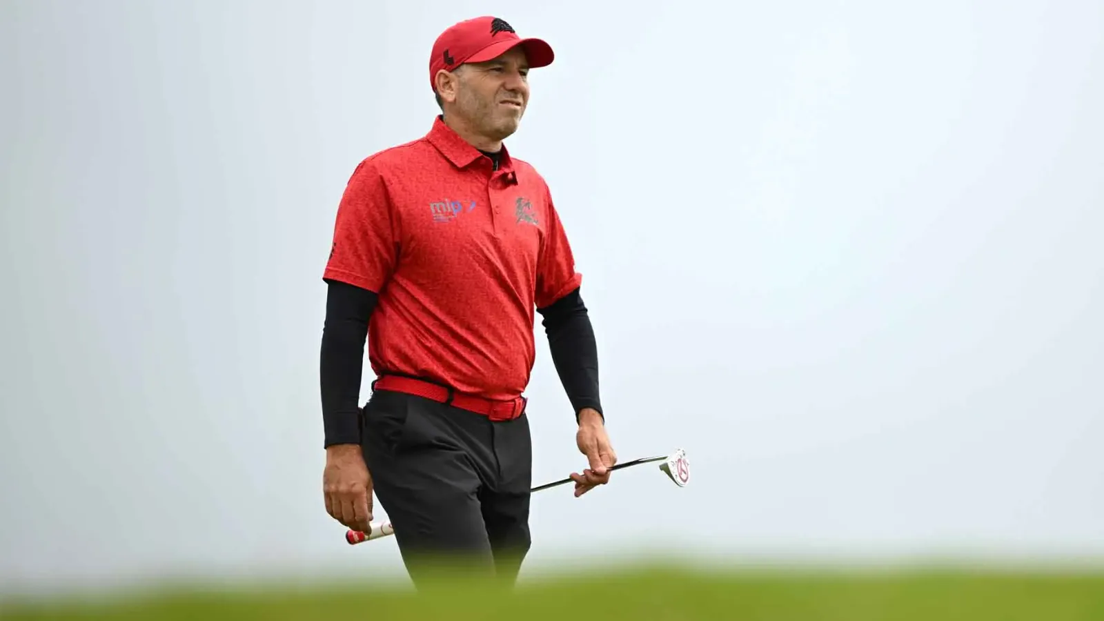 Sergio Garcia loopt over de baan tijdens een golftoernooi