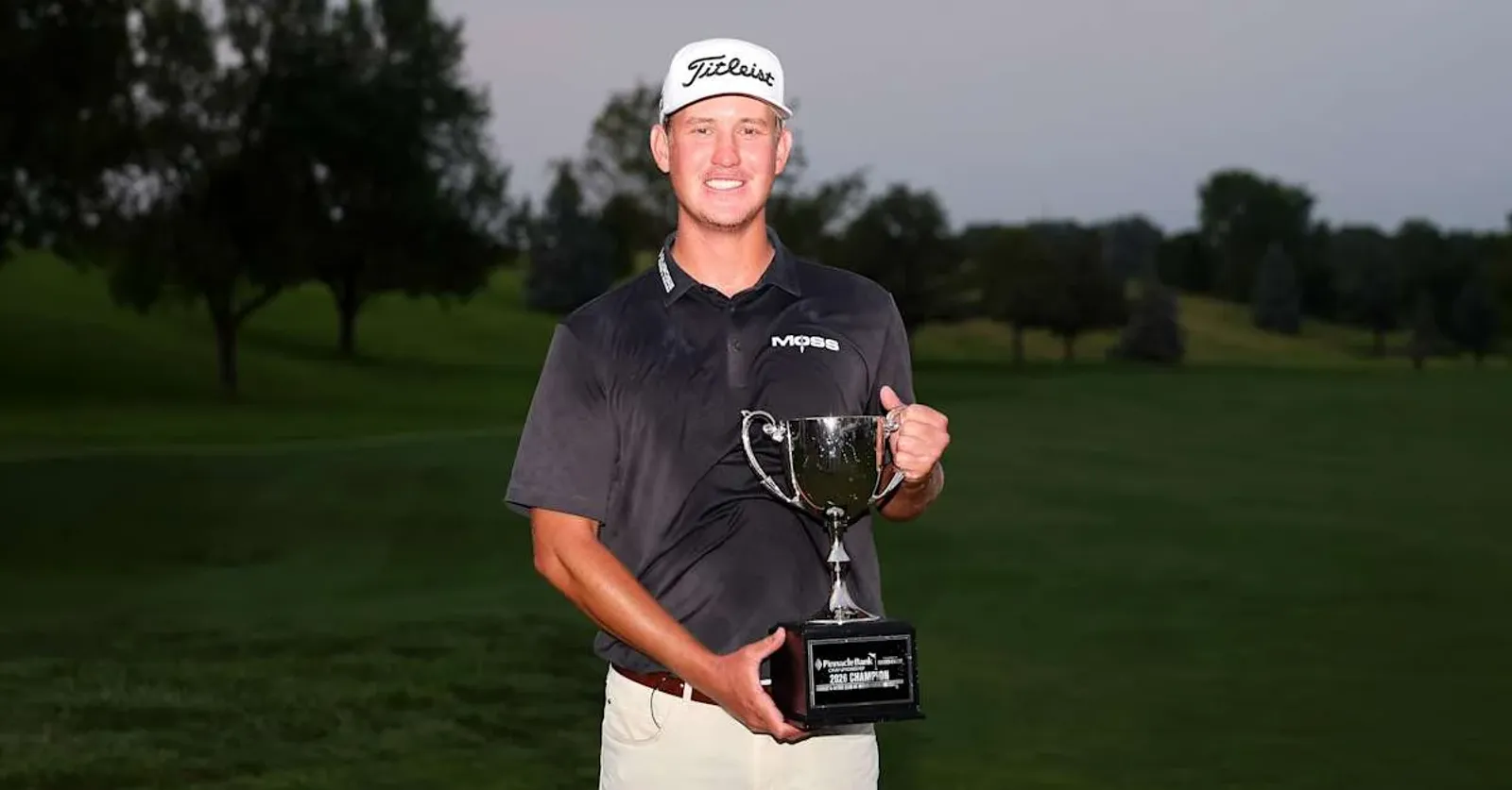Frankie Harris viert zijn overwinning bij de Pinnacle Bank Championship op de Korn Ferry Tour