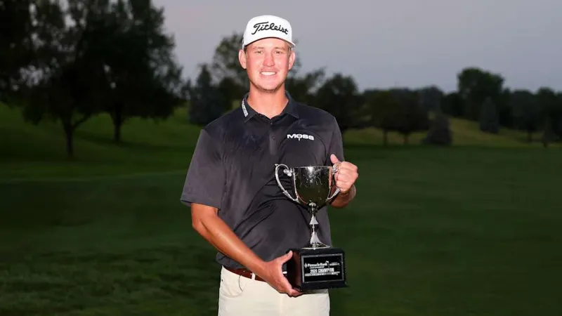 Frankie Harris viert zijn overwinning bij de Pinnacle Bank Championship op de Korn Ferry Tour