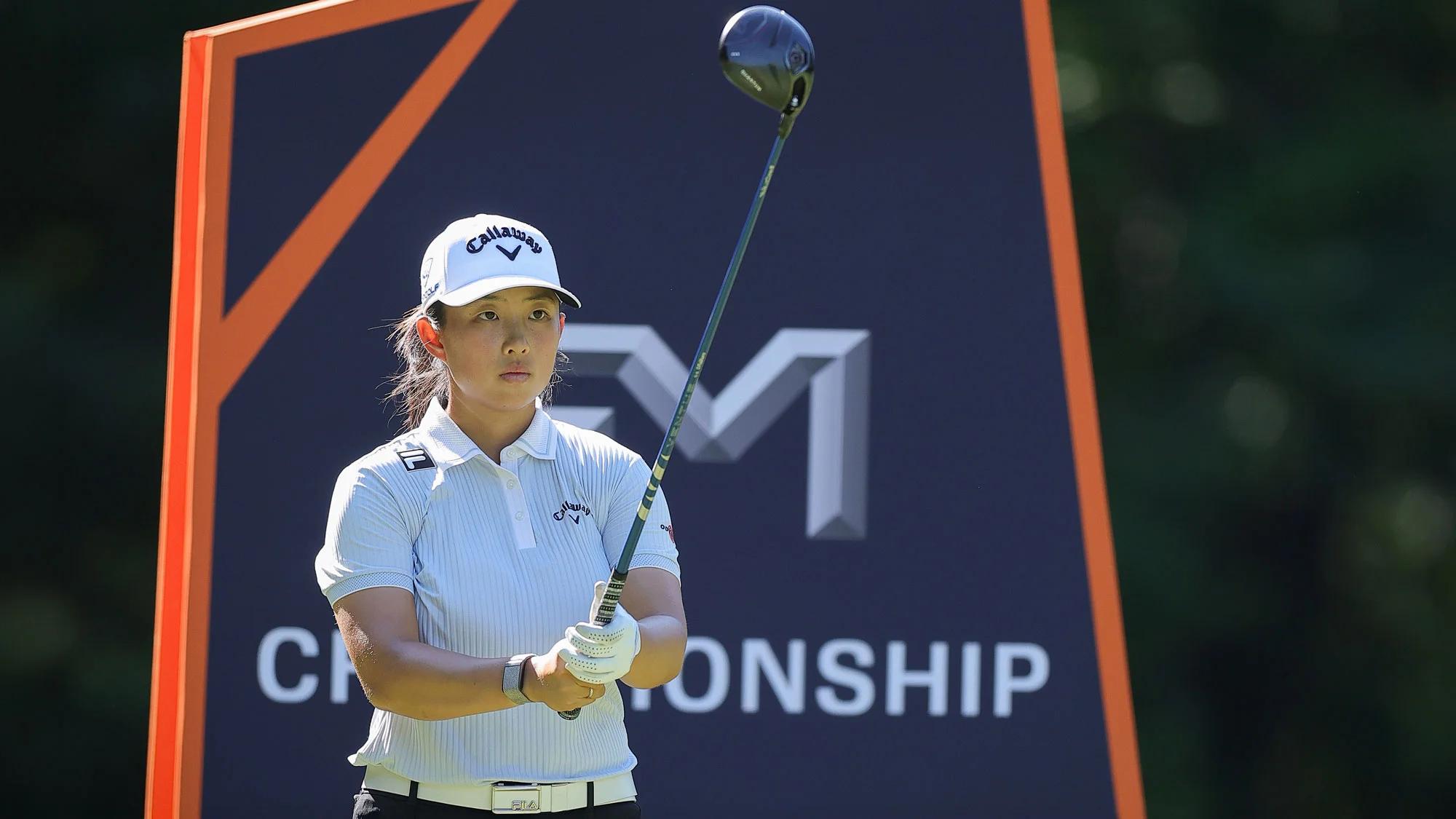 Ruoning Yin slaat af tijdens de derde ronde van het FM Championship op TPC Boston.