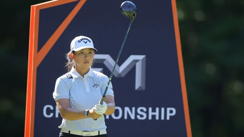 Ruoning Yin slaat af tijdens de derde ronde van het FM Championship op TPC Boston.