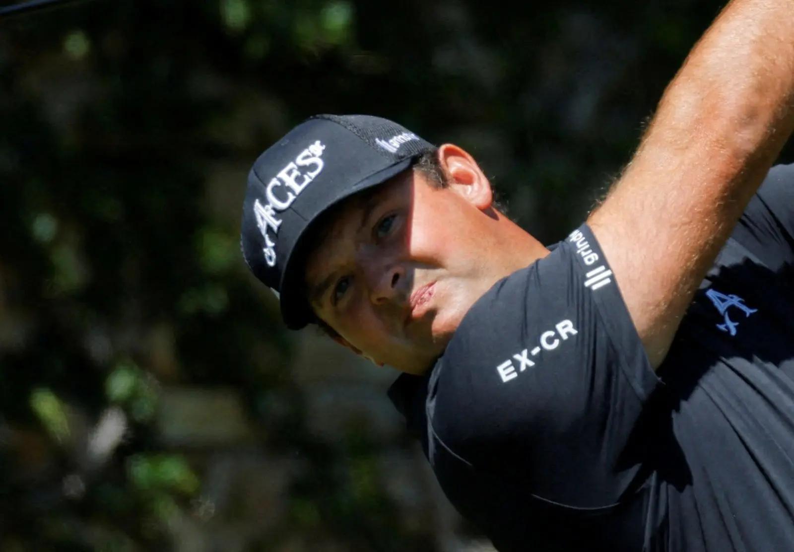 Patrick Reed slaat een afslag tijdens een toernooi