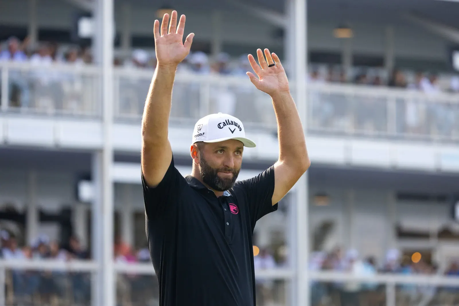 Jon Rahm viert een overwinning tijdens LIV Golf Mexico City in 2026