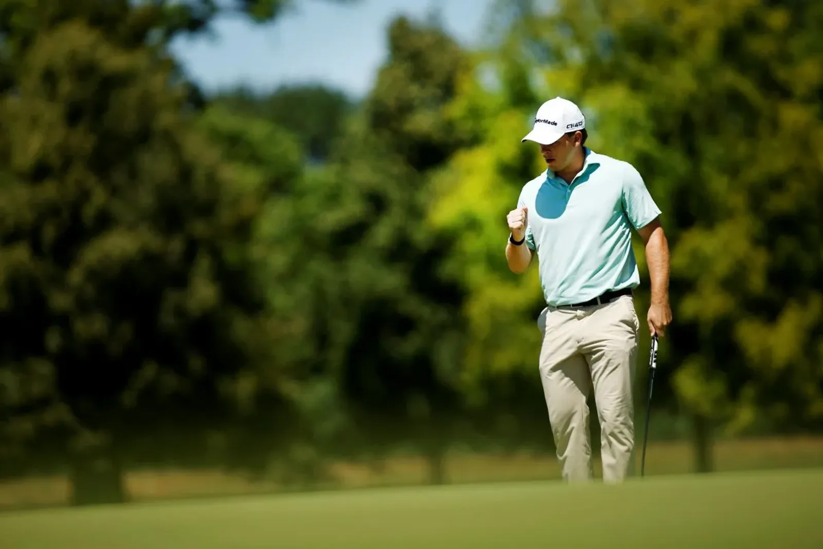 Lars van der Vight juicht na zijn ronde van 59 slagen bij de German Challenge