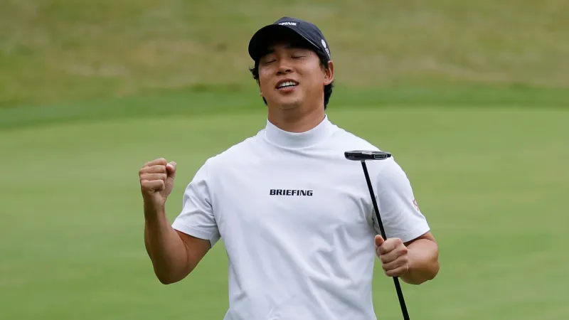 Yuto Katsuragawa viert zijn overwinning bij de Genesis Championship
