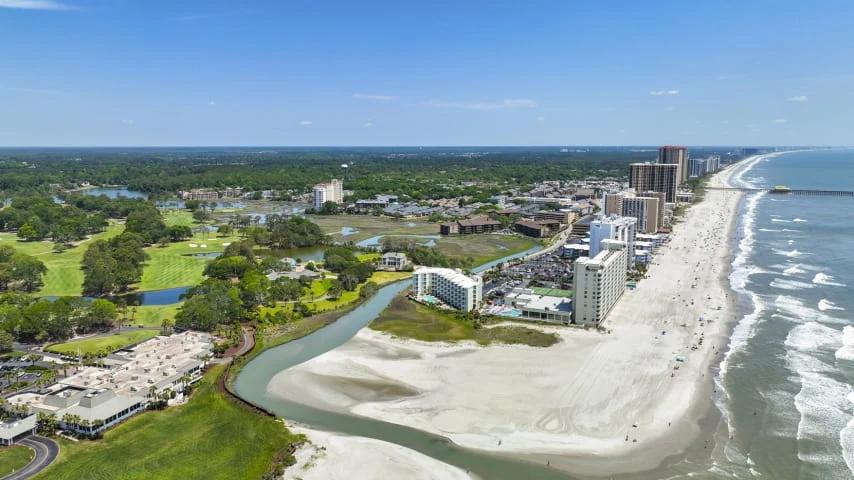 Luchtfoto van de Dunes Golf & Beach Club en de kustlijn van Myrtle Beach