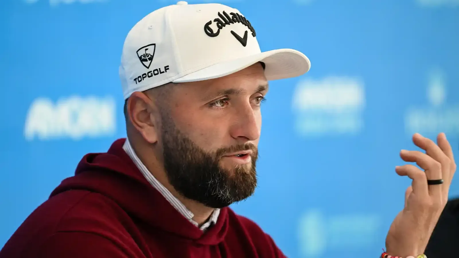 Jon Rahm tijdens zijn persconferentie voor de Amgen Irish Open in Doonbeg