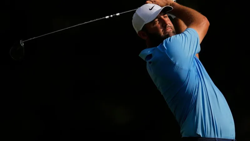 Golfer slaat af tijdens de openingsronde van de FedEx St. Jude Championship op TPC Southwind