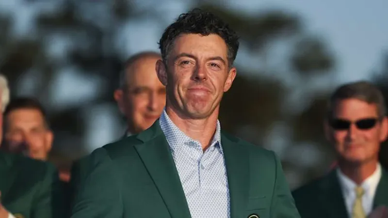 Rory McIlroy tijdens de Green Jacket-ceremonie na zijn Masters-zege in 2026