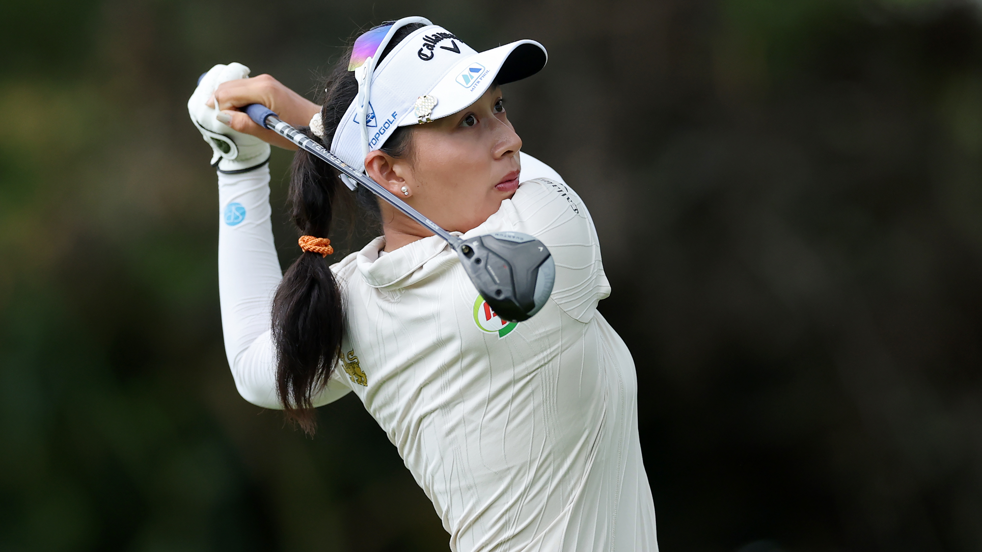 Jeeno Thitikul slaat af tijdens de LOTTE Championship presented by Hoakalei 2026 op Hoakalei Country Club
