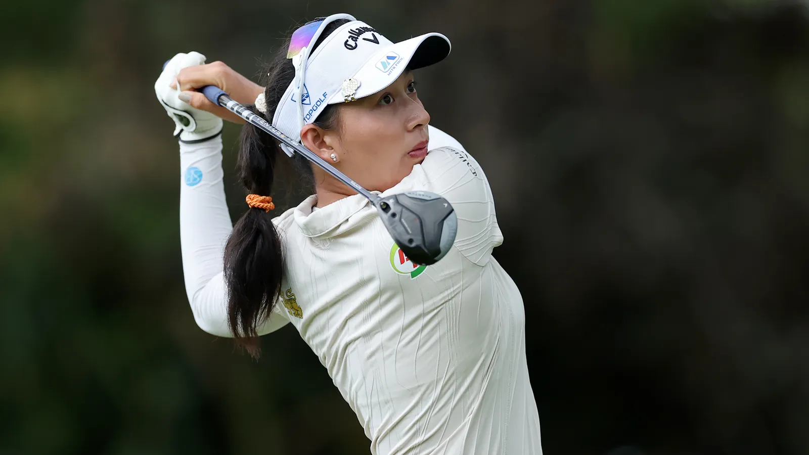 Jeeno Thitikul slaat af tijdens de LOTTE Championship presented by Hoakalei 2026 op Hoakalei Country Club