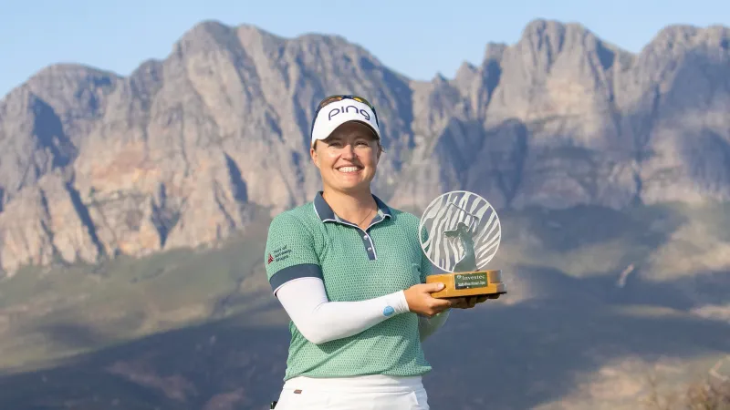 Manon De Roey tijdens een golftoernooi