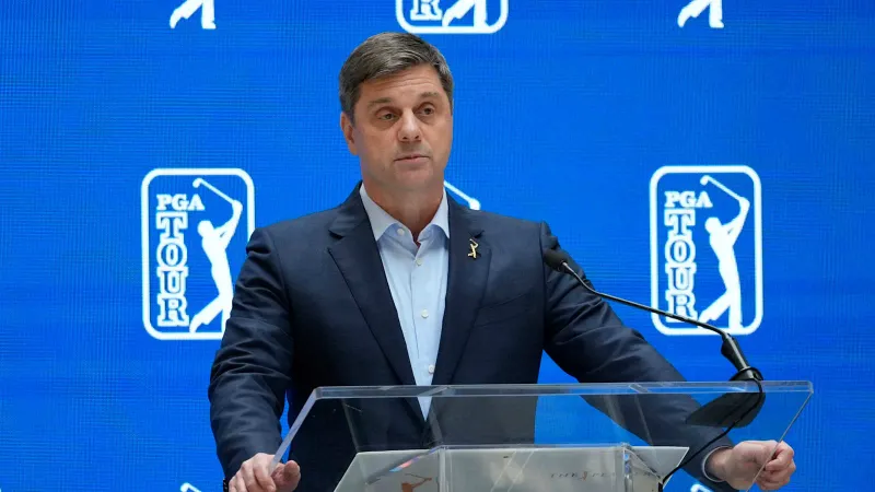 PGA Tour-CEO Brian Rolapp tijdens een persmoment