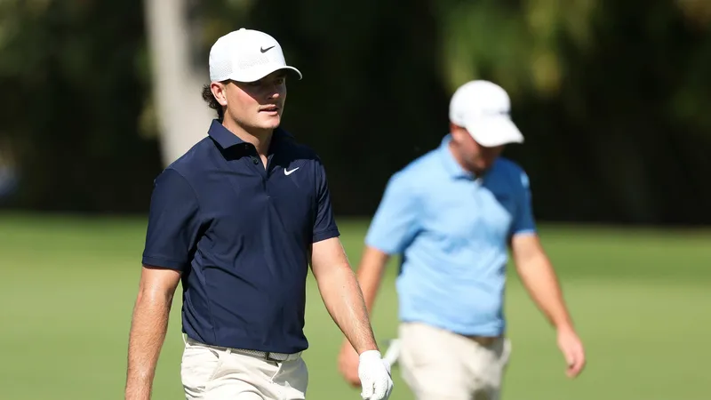 Luke Clanton loopt over de green tijdens de Cognizant Classic in 2026