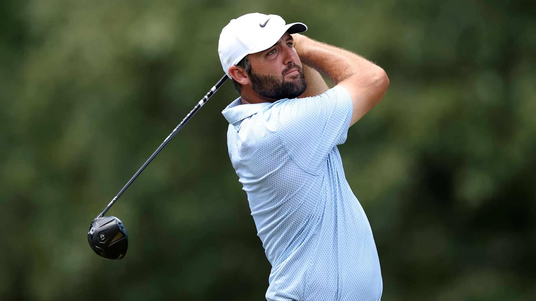 Scottie Scheffler met zijn TaylorMade Qi4D-driver tijdens de FedEx St. Jude Championship