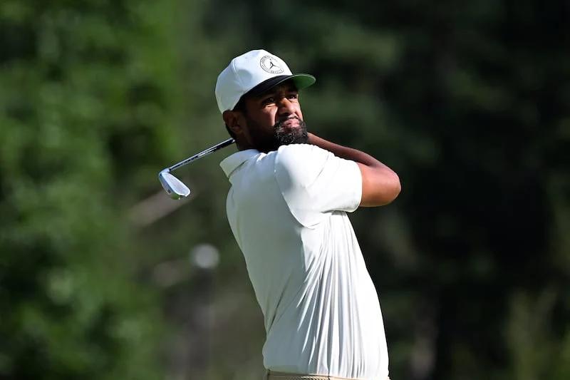 Tony Finau tijdens zijn afslag bij de Rocket Classic in 2026