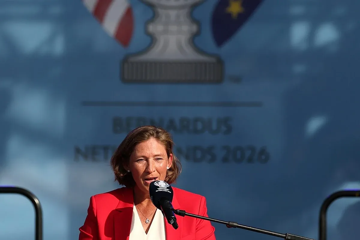 Angela Stanford, captain van Team USA, spreekt tijdens de openingsceremonie van de Solheim Cup 2026 op Bernardus Golf.