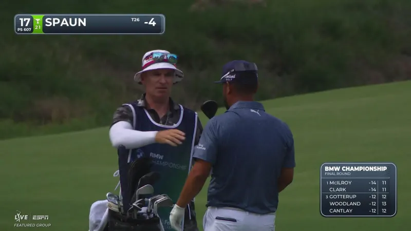 J.J. Spaun slaat een bal tijdens een PGA Tour-toernooi
