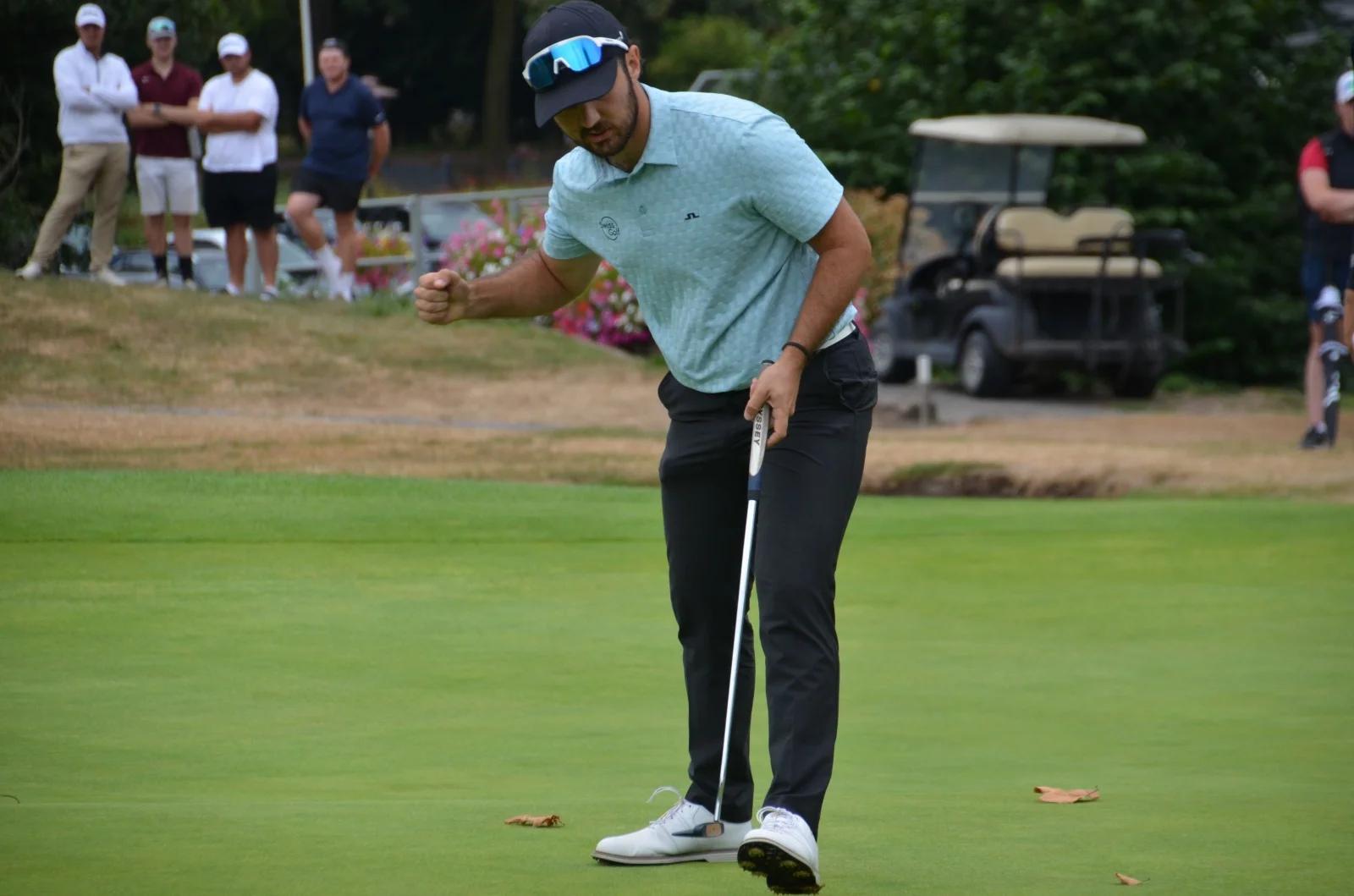 Mauro Gilardi viert zijn winnende putt in de play-off van de Staan Open op Golfbaan Westwoud