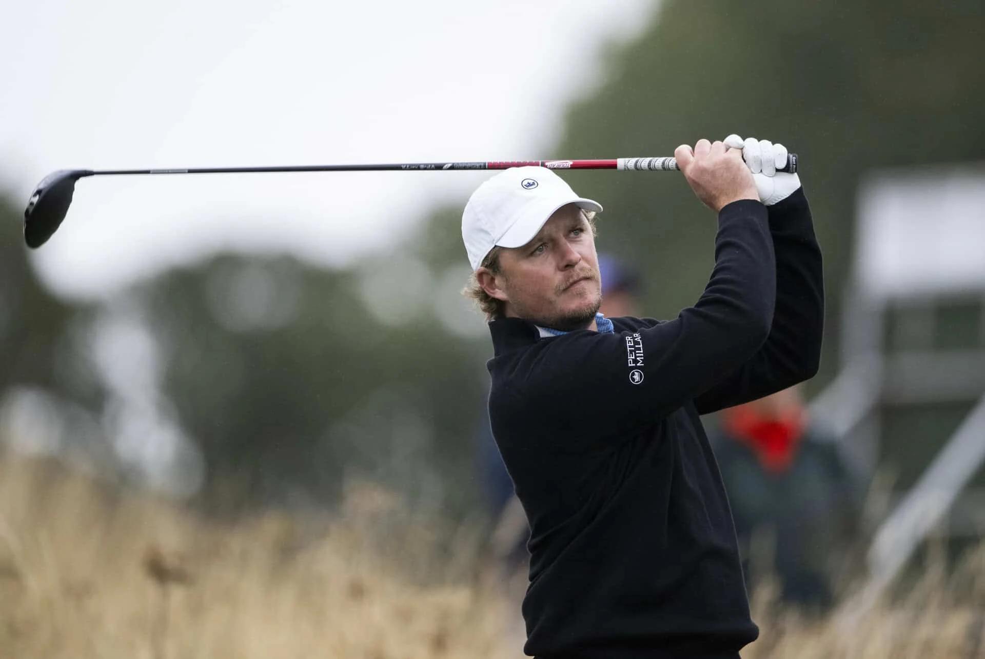 Eddie Pepperell tijdens de DP World India Championship, waar hij na twee rondes één slag van de leiding staat