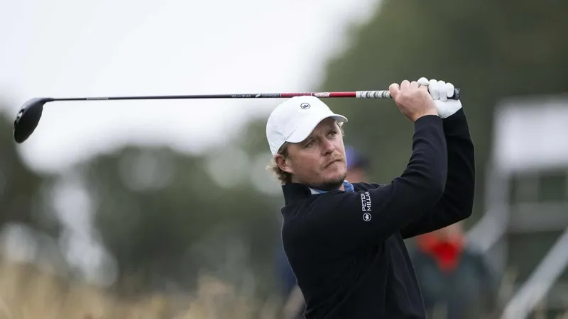 Eddie Pepperell tijdens de DP World India Championship, waar hij na twee rondes één slag van de leiding staat
