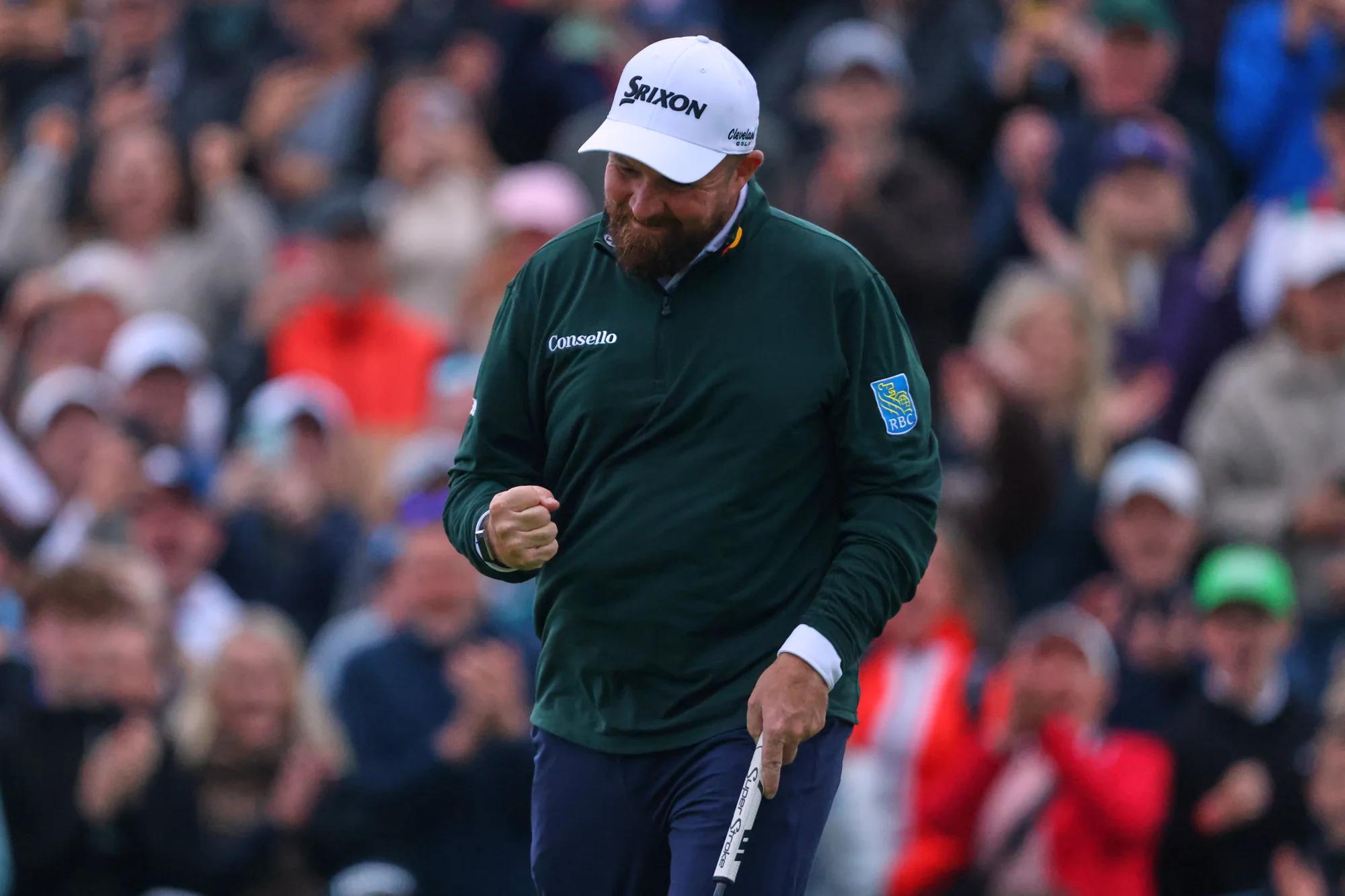 Shane Lowry viert een birdie tijdens de derde ronde van de Amgen Irish Open 2026 in Doonbeg
