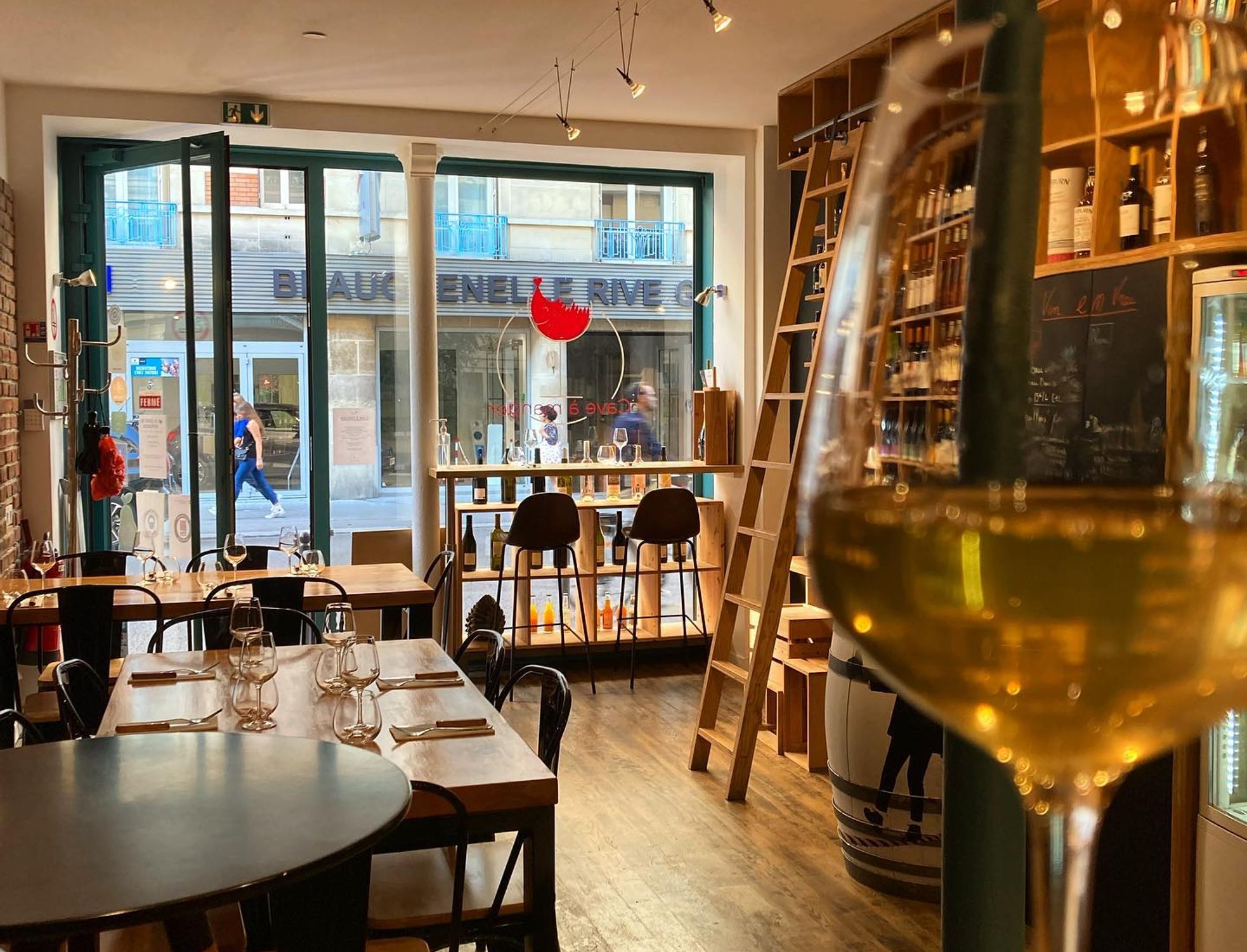 cave_a_vins_la_cave_du_herisson_paris