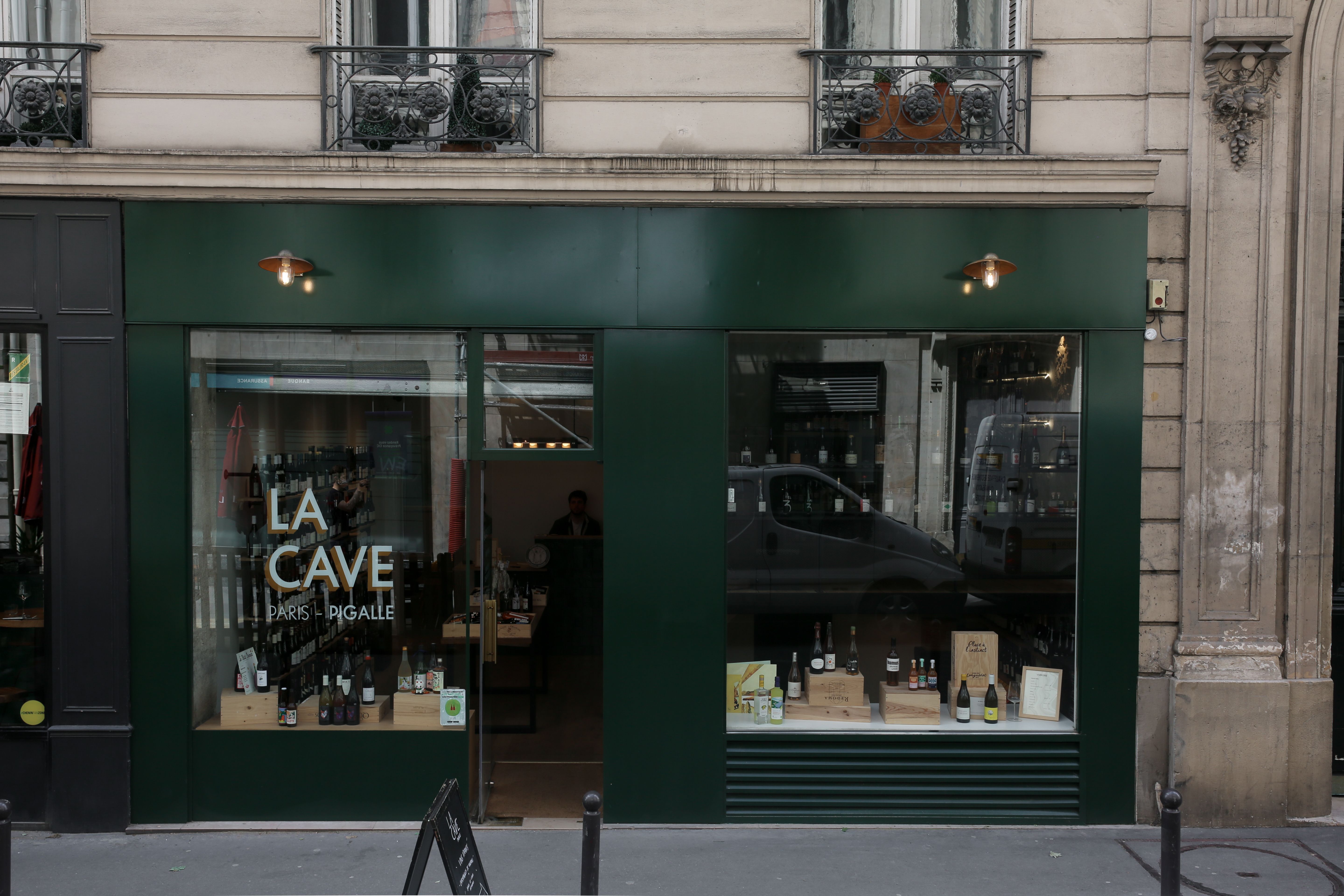 cave_a_vin_la_cave_pigalle_paris_devanture