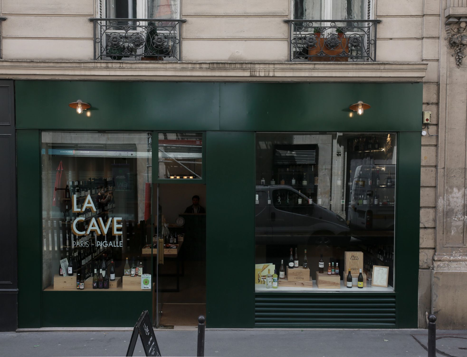 cave_a_vin_la_cave_pigalle_paris_devanture