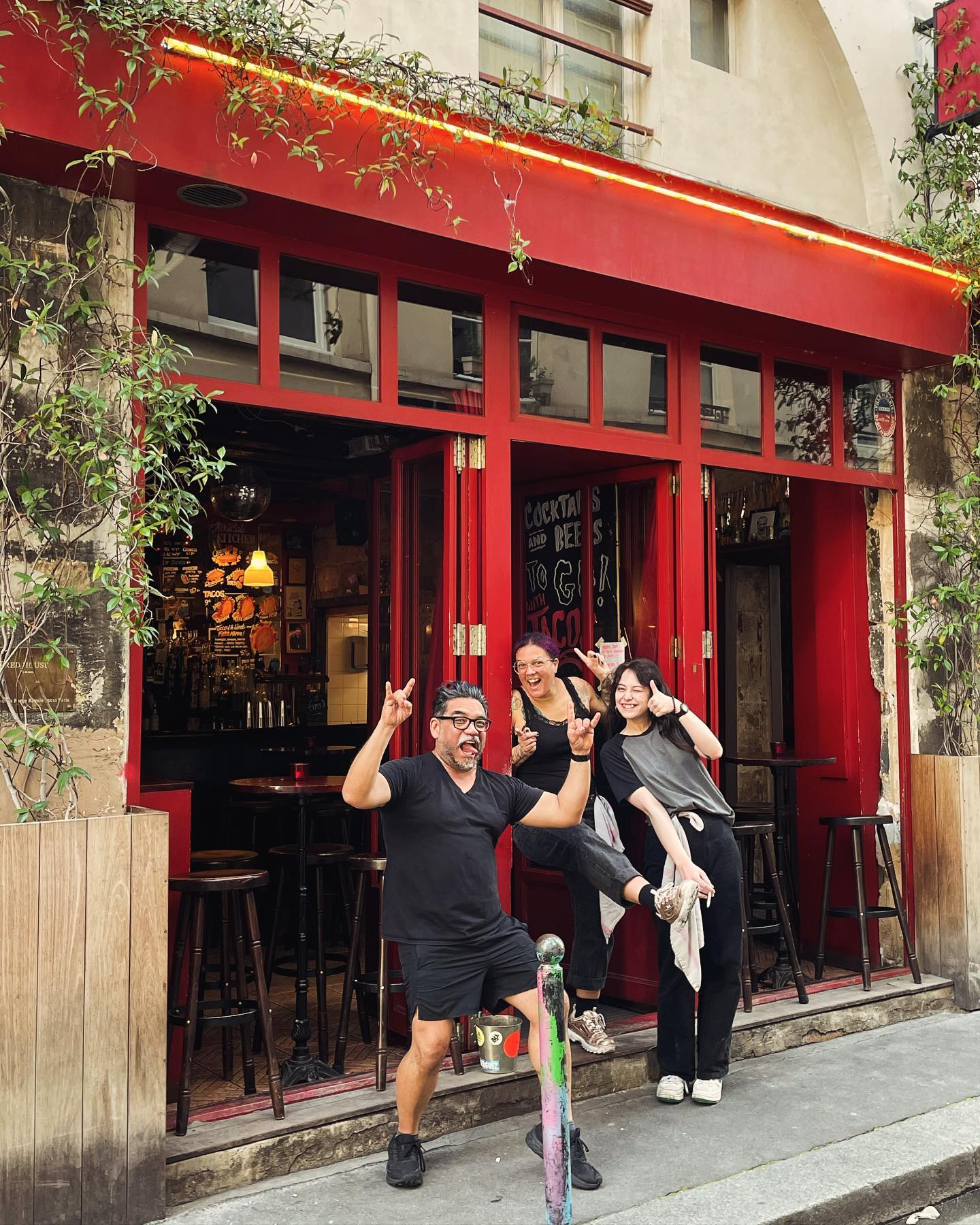 bar_cocktails_red_house_paris_devanture