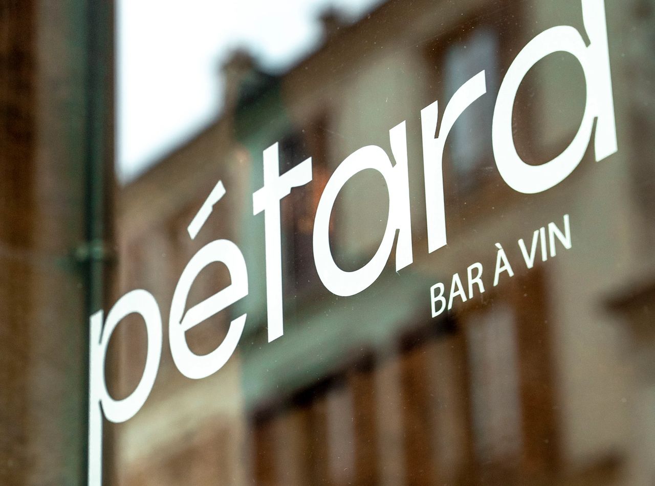 bar_a_vin_petard_paris_devanture_logo_vitrine