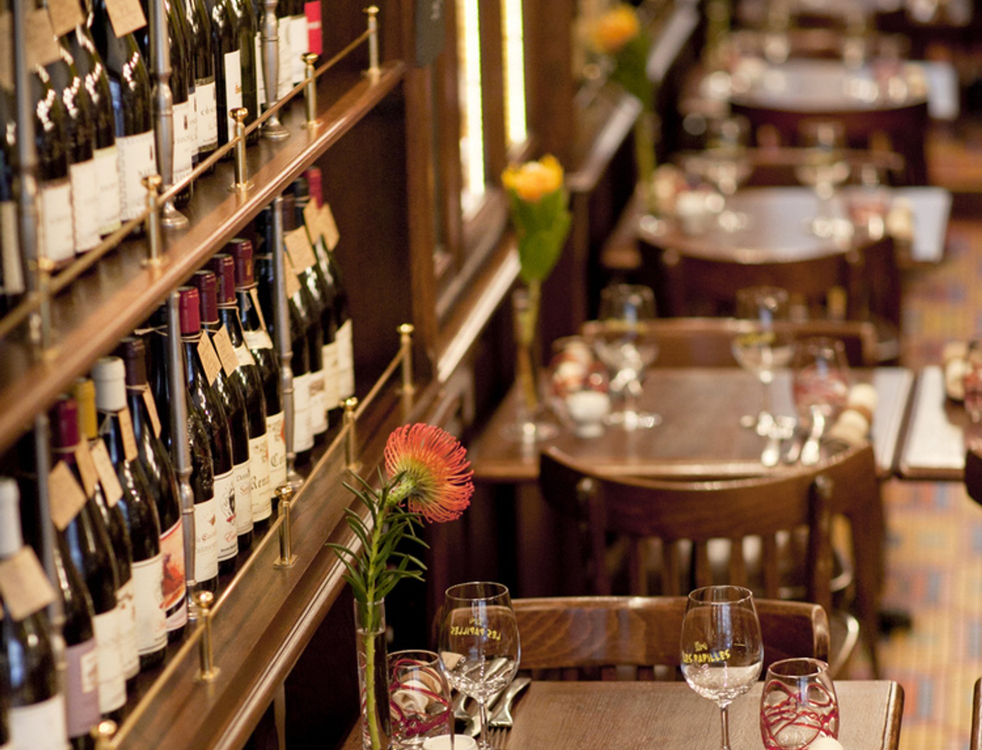 bar_a_vin_les_papilles_paris_interieur