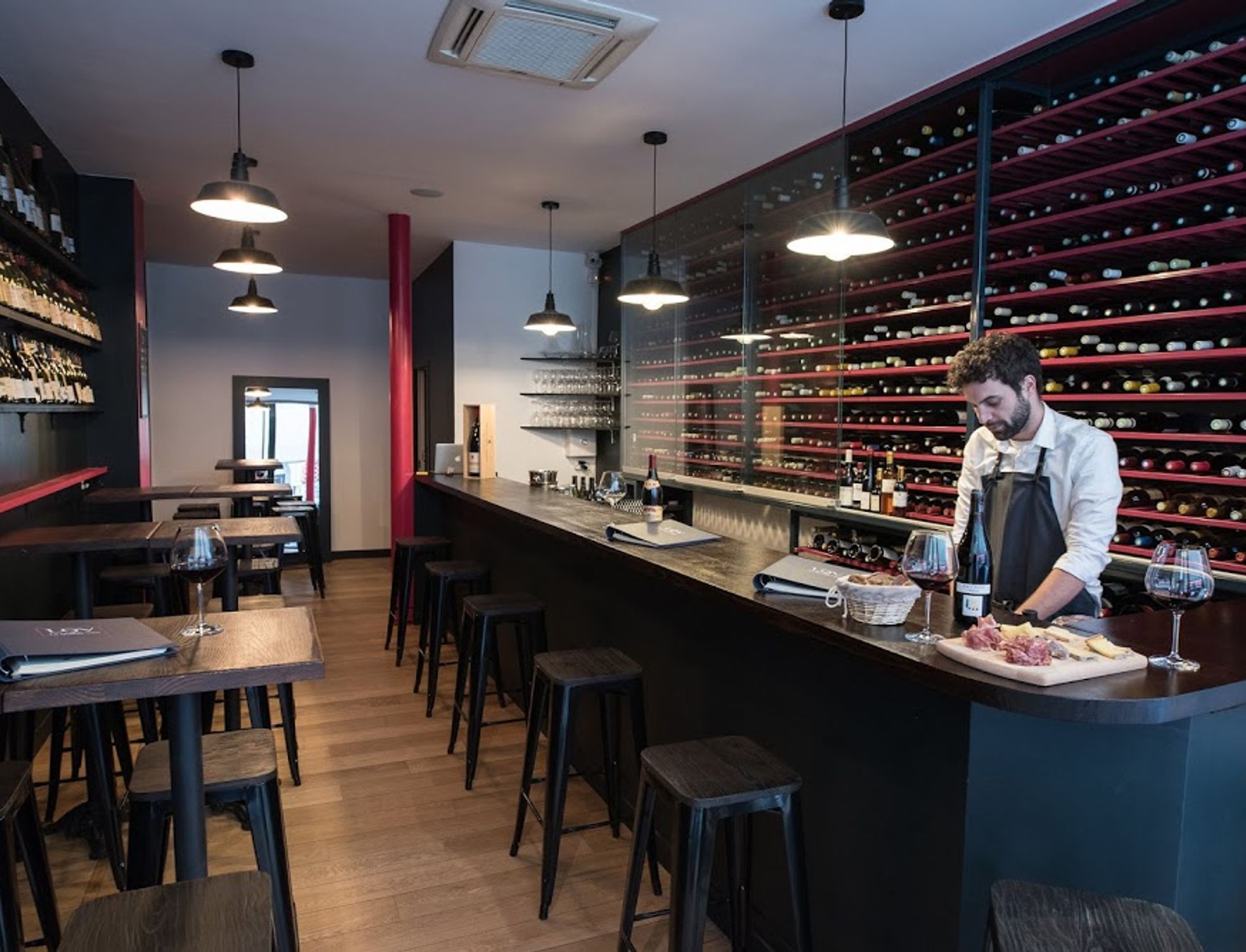 cave_a_vin_le_quinze_vins_paris_interieur