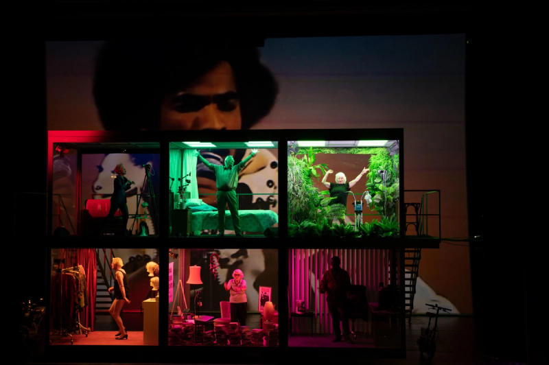 From I am not dead, six actors in different boxes