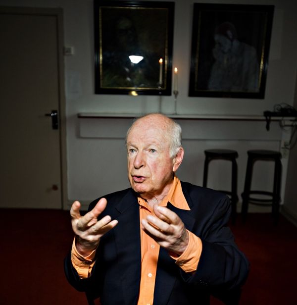 Peter Brook explaining something to someone behind the camera
