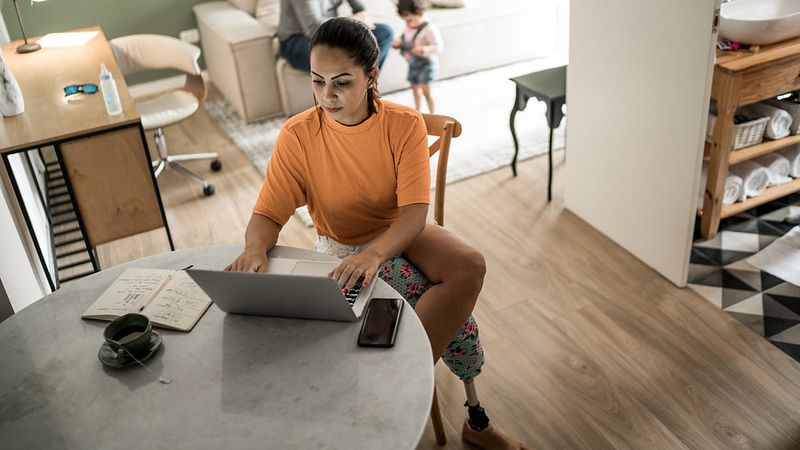 What Can You Expect From the Hybrid Working Model?