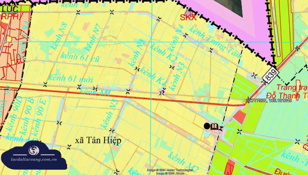 Quốc Lộ N1 rẽ sang hướng Tây sang địa phận xã Tân Hiệp (huyện Thạnh Hóa)