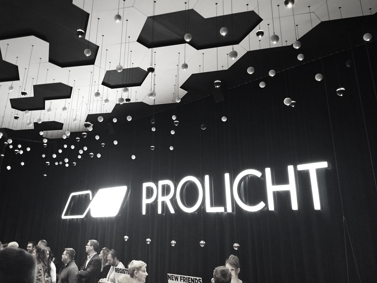 Hundreds of Snooker pendants at a Prolicht event