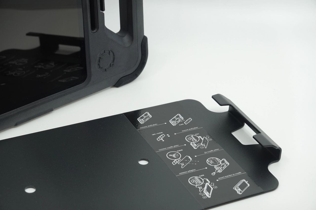 Wall suspension plate with mounting instructions