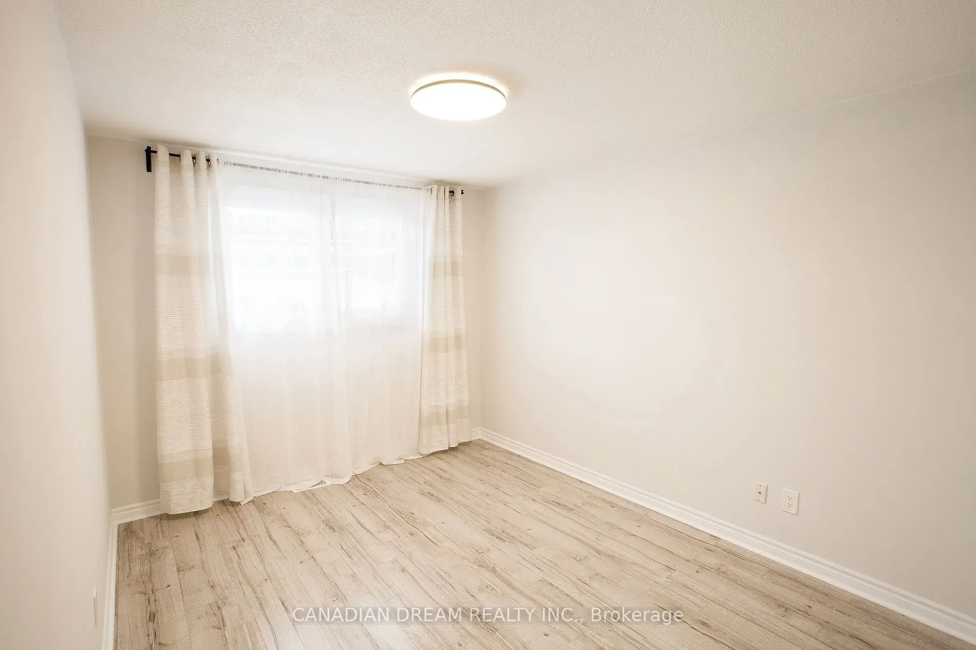 348 Baseline Road West London image 4