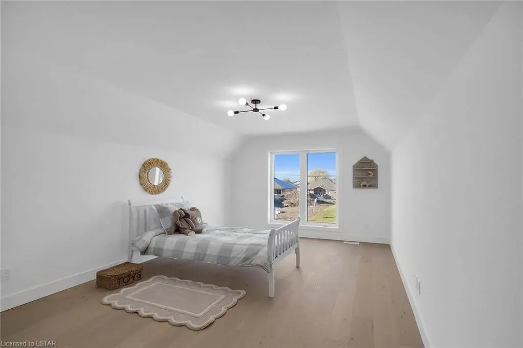 13 Briscoe Crescent Strathroy image 3