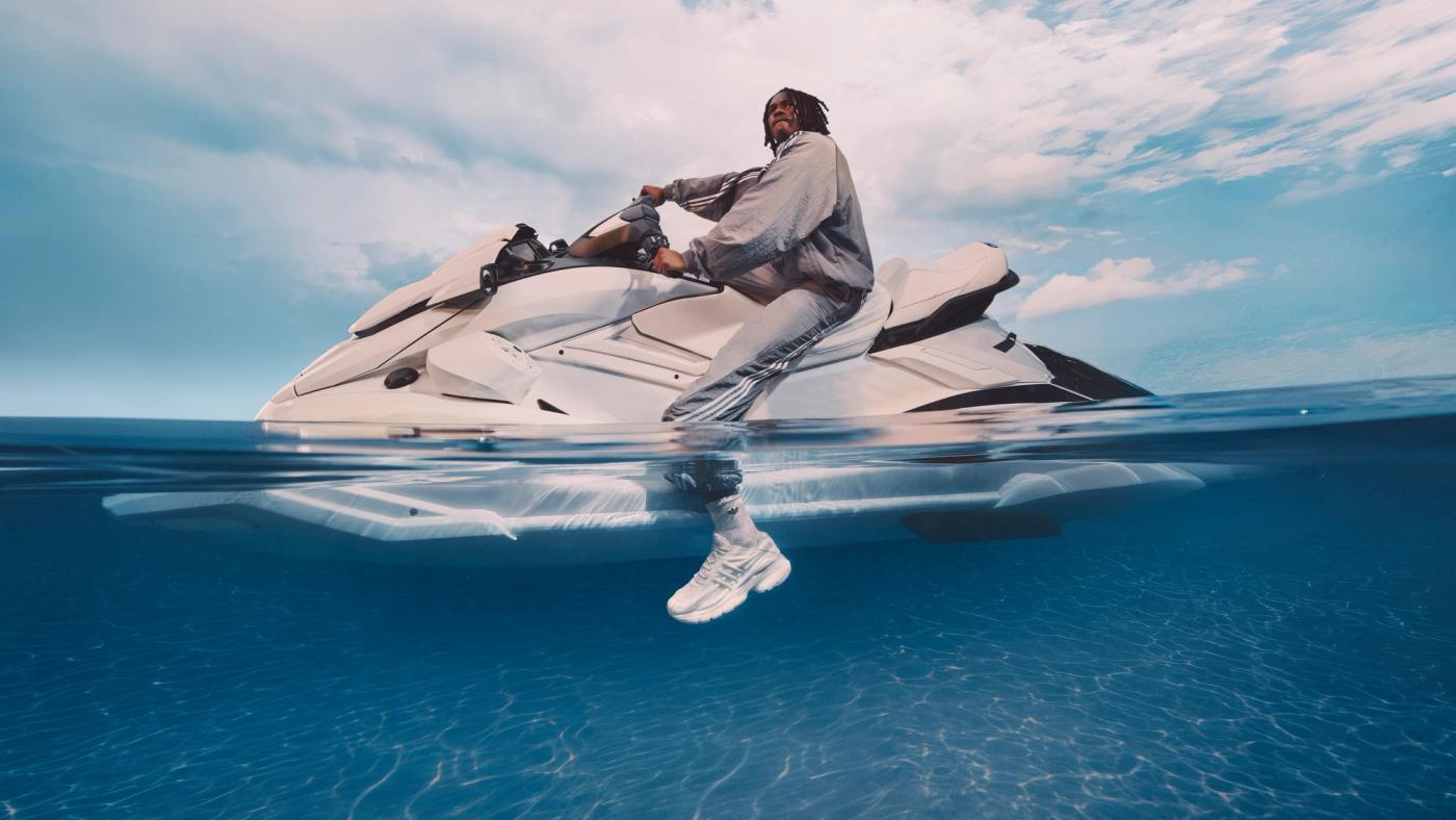 adidas Originals și Pharrell Williams prezintă VIRGINIA Adistar Jellyfish în Triple White