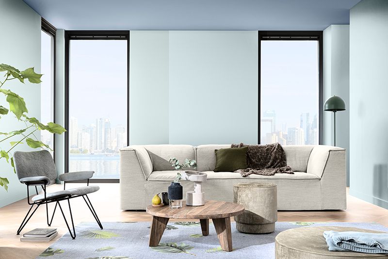 moderne stue med blått tak og grønne vegger