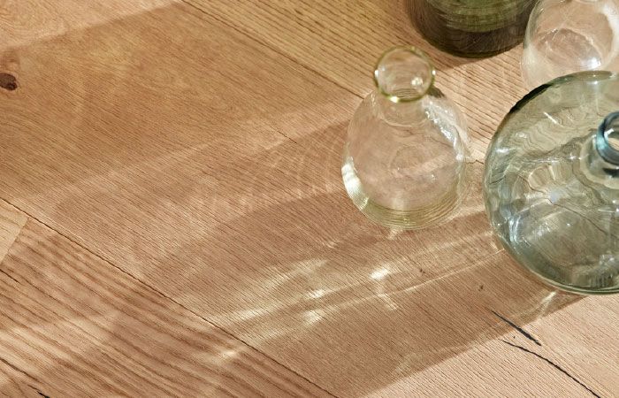 Lyst gulv fra Boen med glassdekor