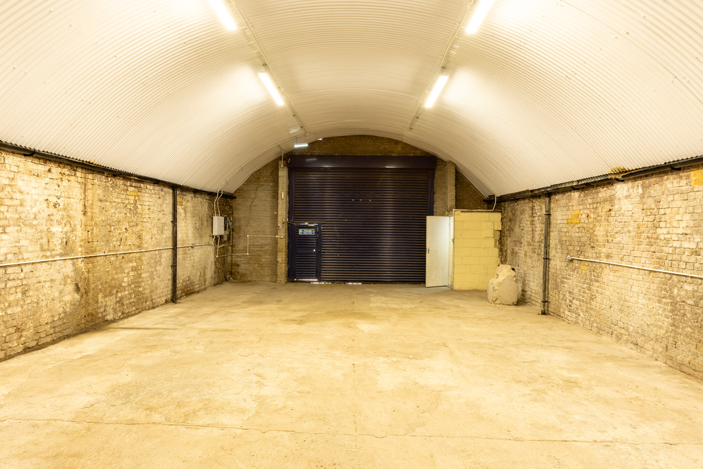 An empty arch with white lining
