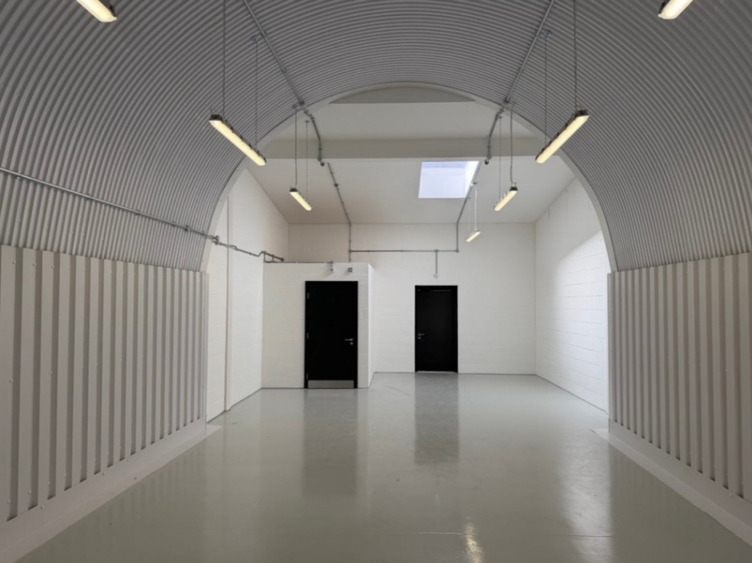 The mezzanine level of an arch with white lining.