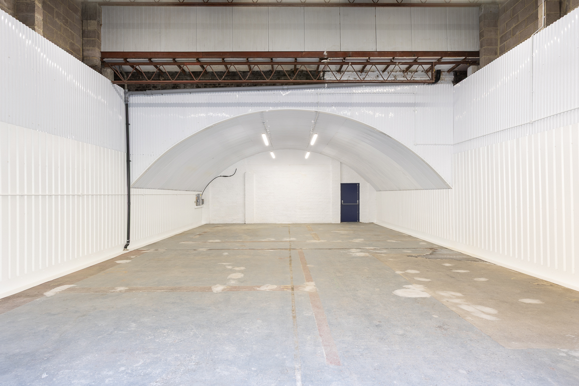An empty arch with white lining